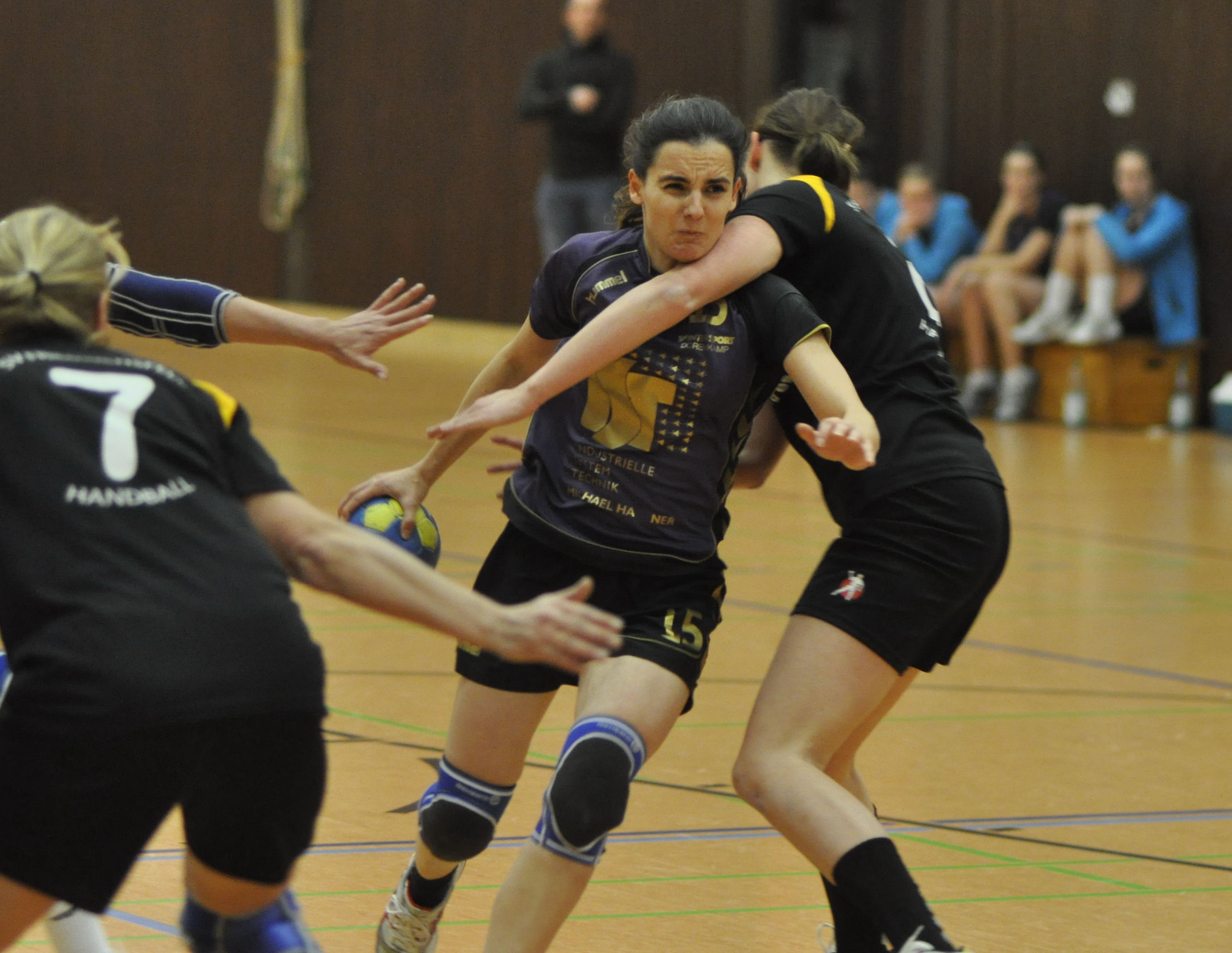  Handball-Landesliga Frauen: TV Issum - SV Friedrichsfeld