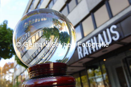 Rathaus Kevelaer mit Glaskugel