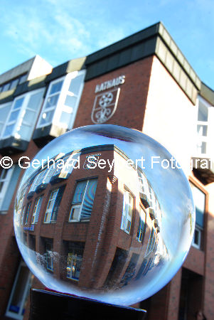 Rathaus Kevelaer mit Glaskugel