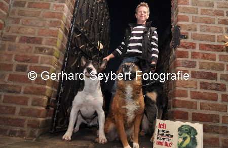 Wolfgang Feddema und seine Wachhunde