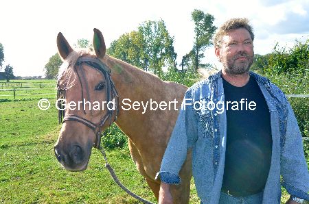 Hermann Schopmann mit Pferd
