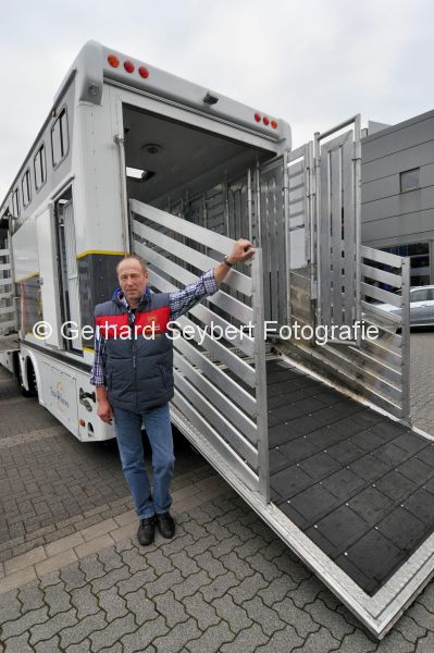 Gnther Schmidt mit Pferdetransporter 10 Jahre Taxi4Horses